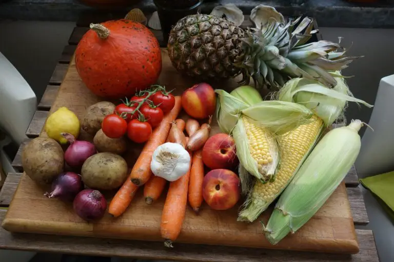 Welke fruit en groenten mogen papegaaien en parkieten eten?